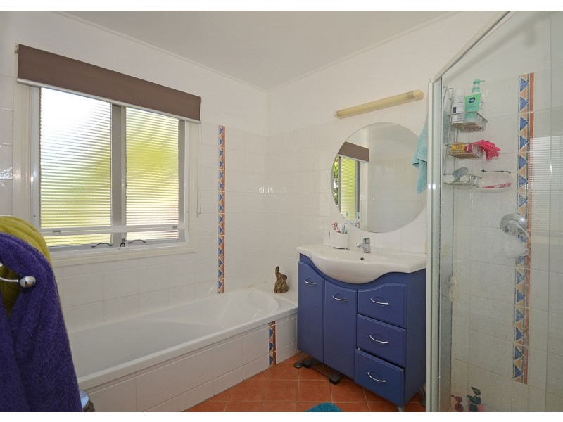 11 Winbirra Way, Scarness QLD 4655