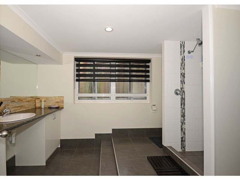 11 Winbirra Way, Scarness QLD 4655