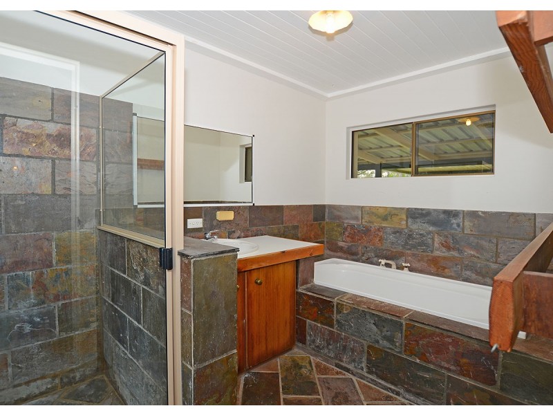 1 Brenda Court, Torbanlea QLD 4662