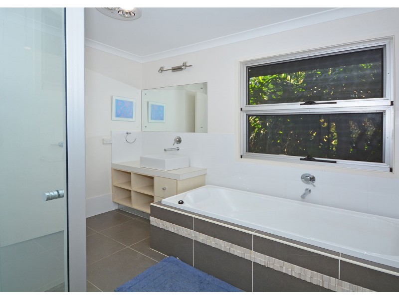 9 Queensbury Grove, Urraween QLD 4655