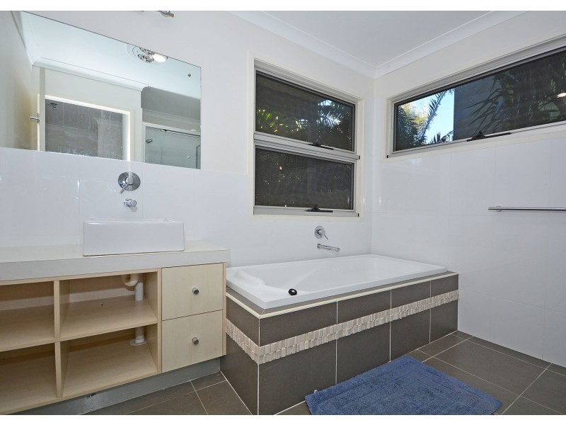 9 Queensbury Grove, Urraween QLD 4655