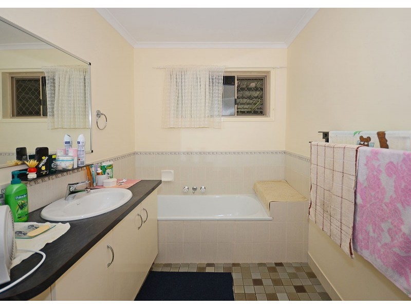 4 Vista Court, Pialba QLD 4655