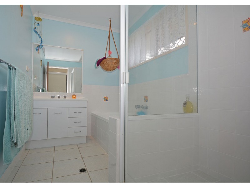 12 Wide Bay Drive, Eli Waters QLD 4655