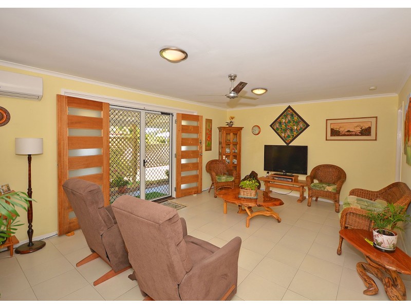 4 Arthur Street, Urangan QLD 4655