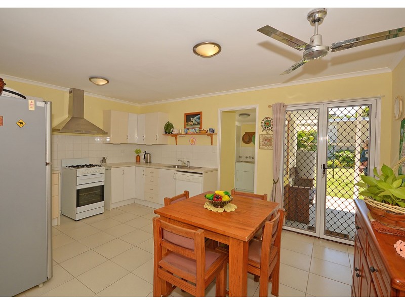 4 Arthur Street, Urangan QLD 4655