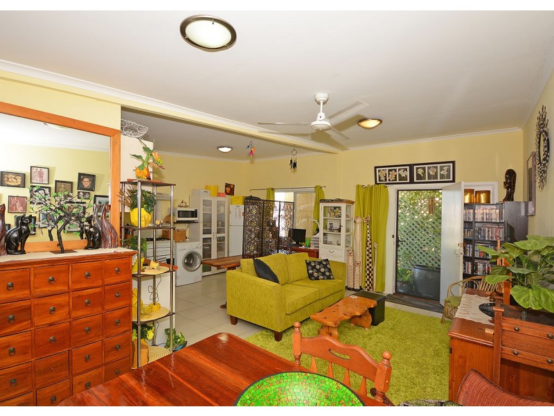 4 Arthur Street, Urangan QLD 4655