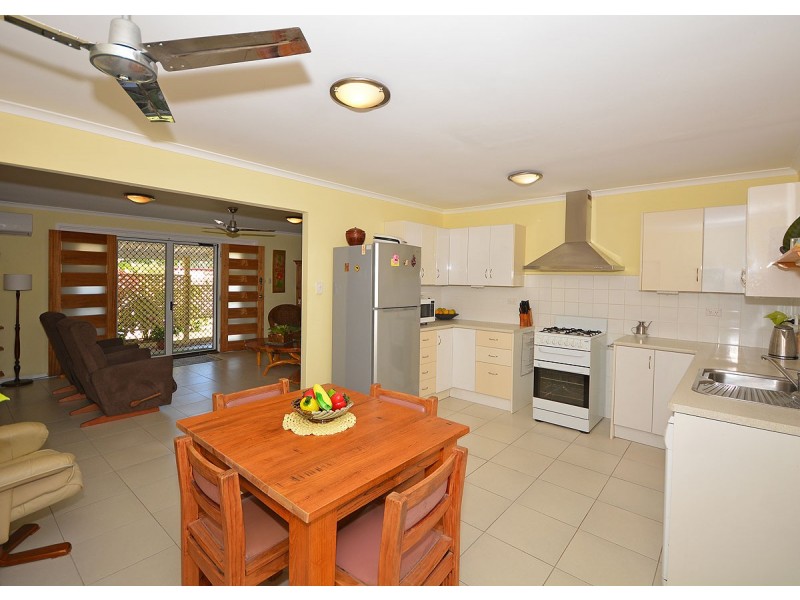 4 Arthur Street, Urangan QLD 4655