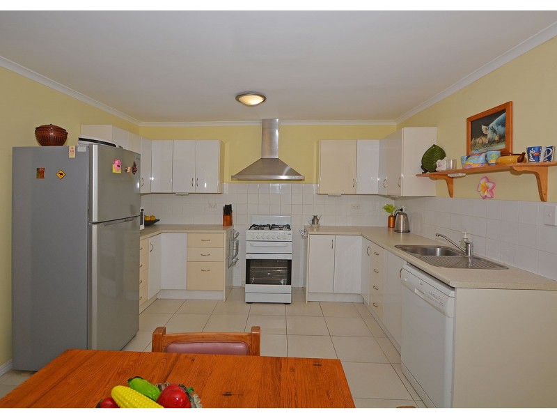 4 Arthur Street, Urangan QLD 4655