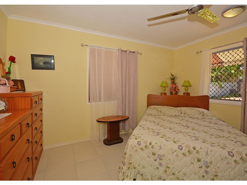 4 Arthur Street, Urangan QLD 4655