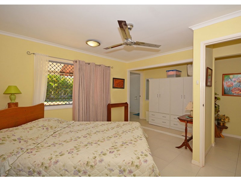 4 Arthur Street, Urangan QLD 4655