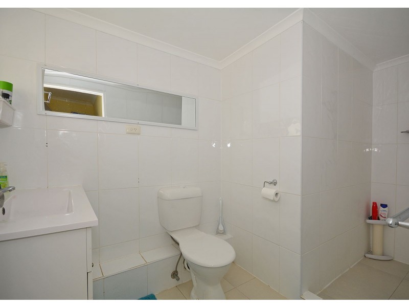 4 Arthur Street, Urangan QLD 4655