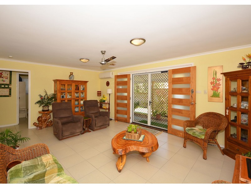 4 Arthur Street, Urangan QLD 4655