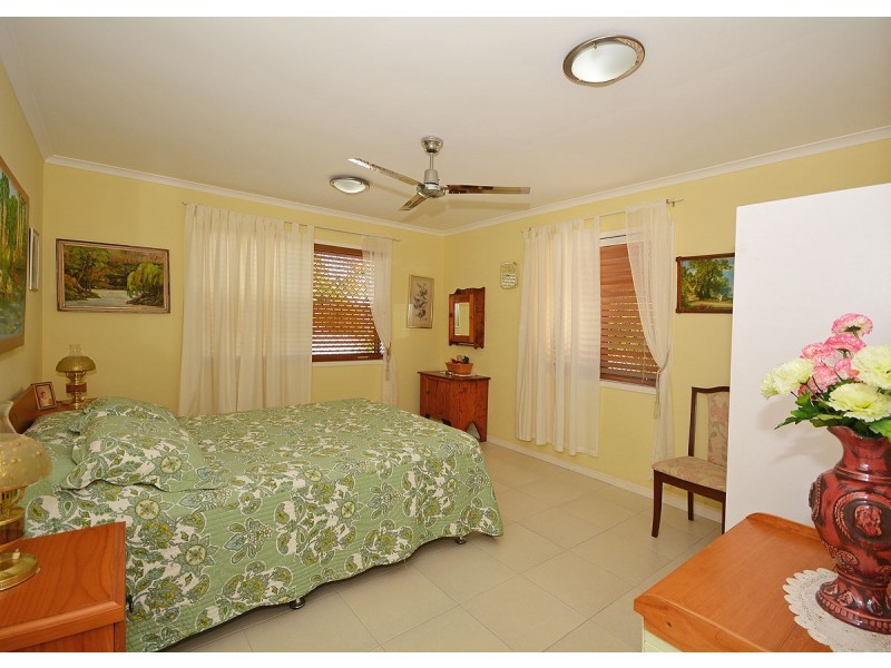 4 Arthur Street, Urangan QLD 4655