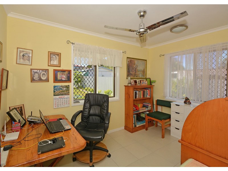 4 Arthur Street, Urangan QLD 4655