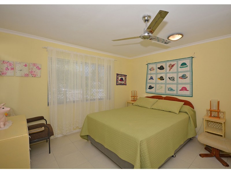 4 Arthur Street, Urangan QLD 4655