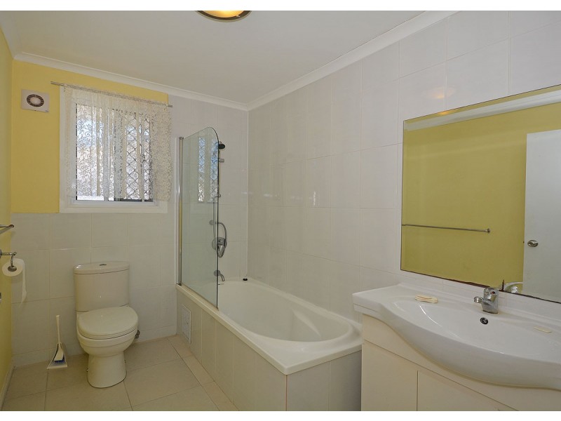 4 Arthur Street, Urangan QLD 4655