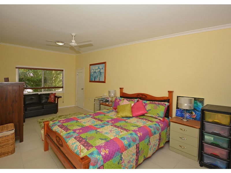 4 Arthur Street, Urangan QLD 4655
