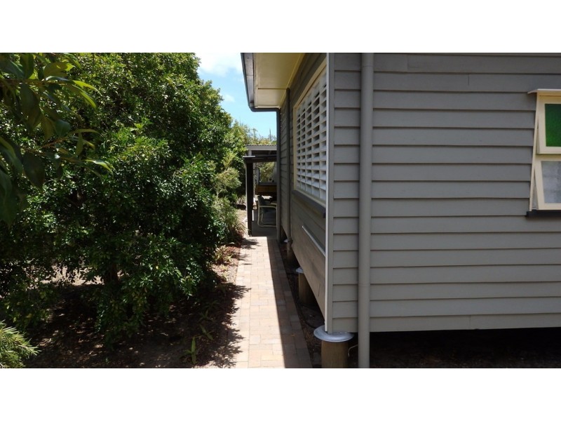 28 King Street, Urangan QLD 4655