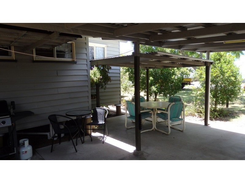 28 King Street, Urangan QLD 4655