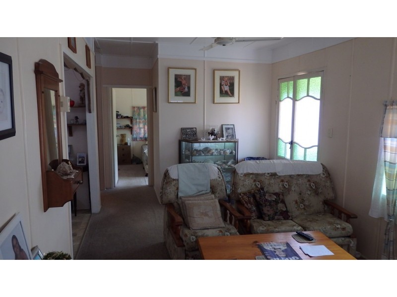 28 King Street, Urangan QLD 4655