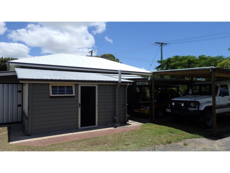 28 King Street, Urangan QLD 4655