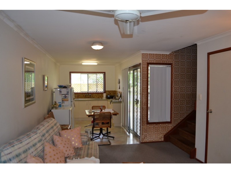 3/4 Frank Street, Scarness QLD 4655