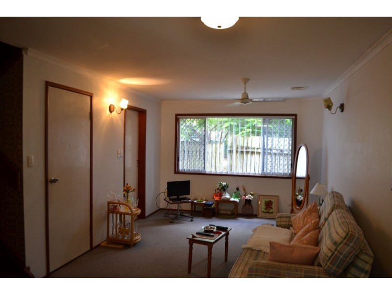 3/4 Frank Street, Scarness QLD 4655