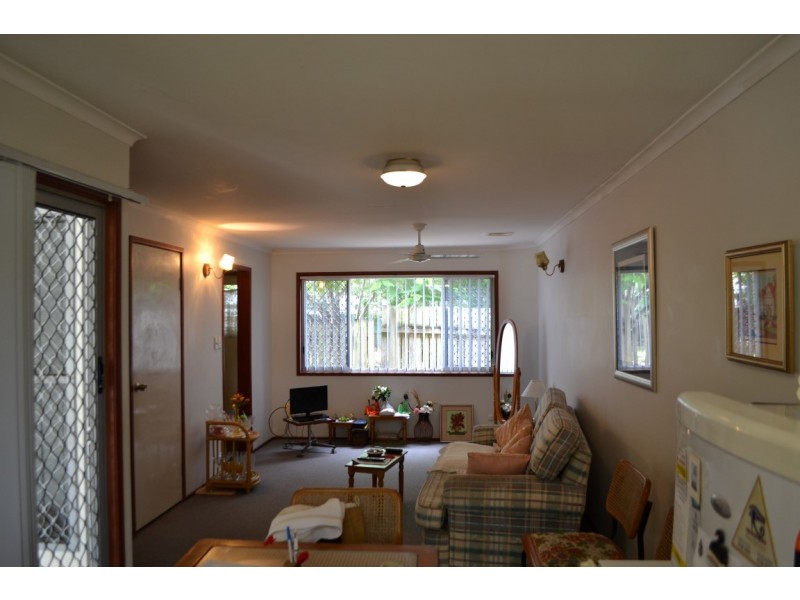 3/4 Frank Street, Scarness QLD 4655