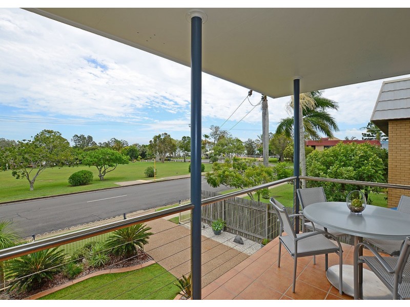 8 Dayman Street, Urangan QLD 4655