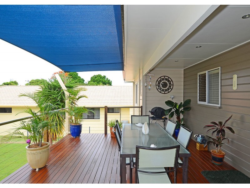 8 Dayman Street, Urangan QLD 4655