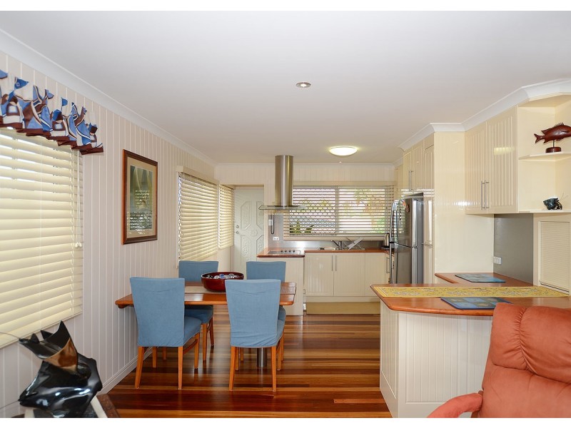 8 Dayman Street, Urangan QLD 4655