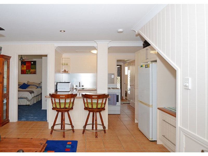 8 Dayman Street, Urangan QLD 4655