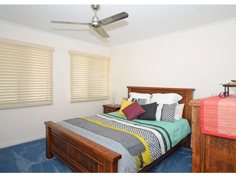 8 Dayman Street, Urangan QLD 4655