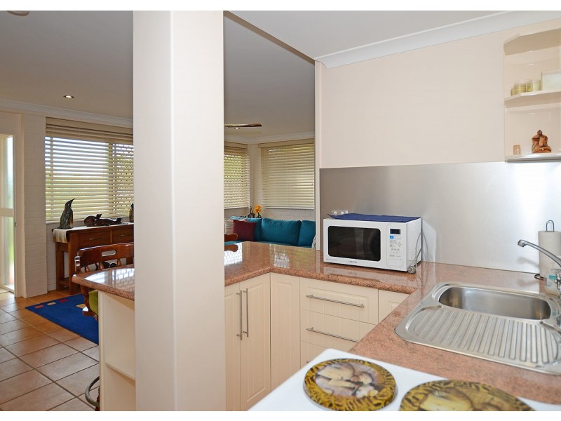 8 Dayman Street, Urangan QLD 4655