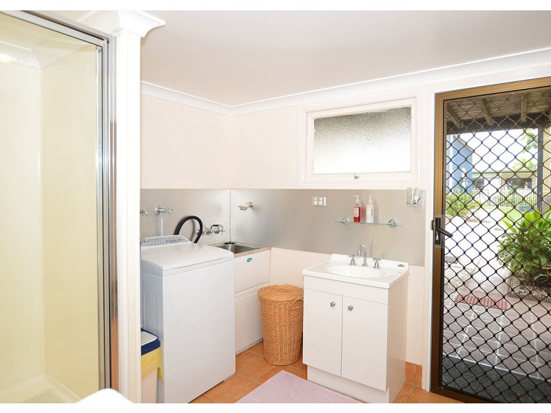 8 Dayman Street, Urangan QLD 4655