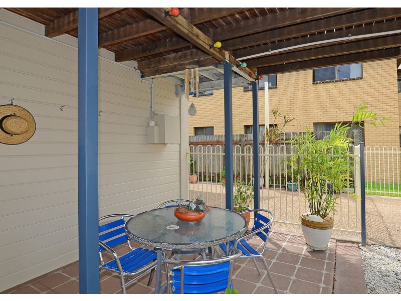 8 Dayman Street, Urangan QLD 4655