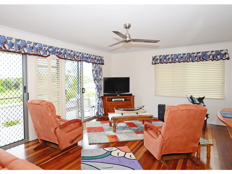 8 Dayman Street, Urangan QLD 4655