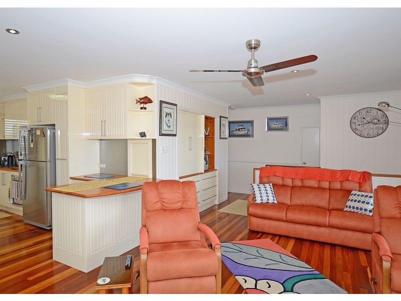 8 Dayman Street, Urangan QLD 4655