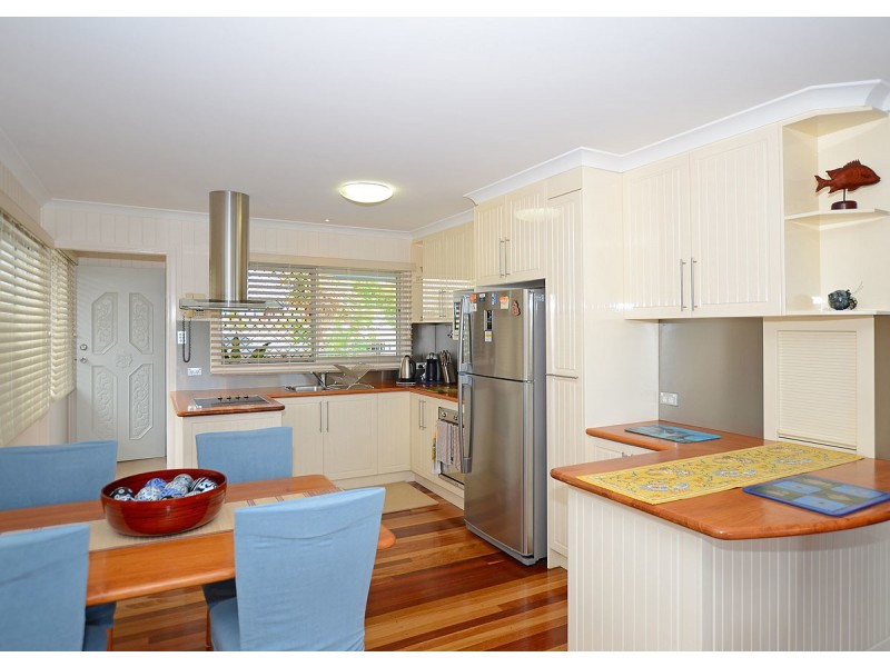 8 Dayman Street, Urangan QLD 4655