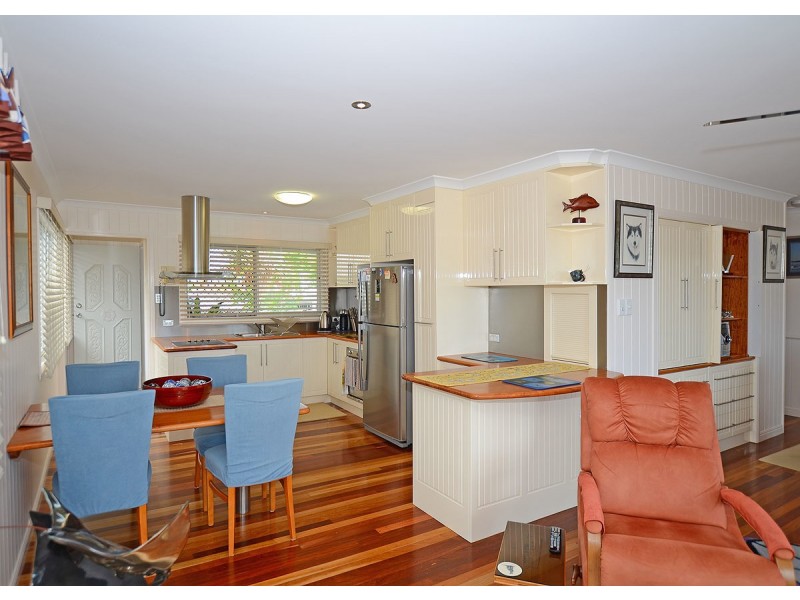 8 Dayman Street, Urangan QLD 4655