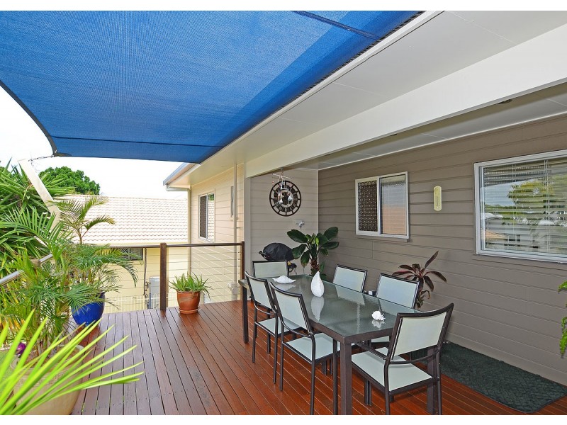 8 Dayman Street, Urangan QLD 4655