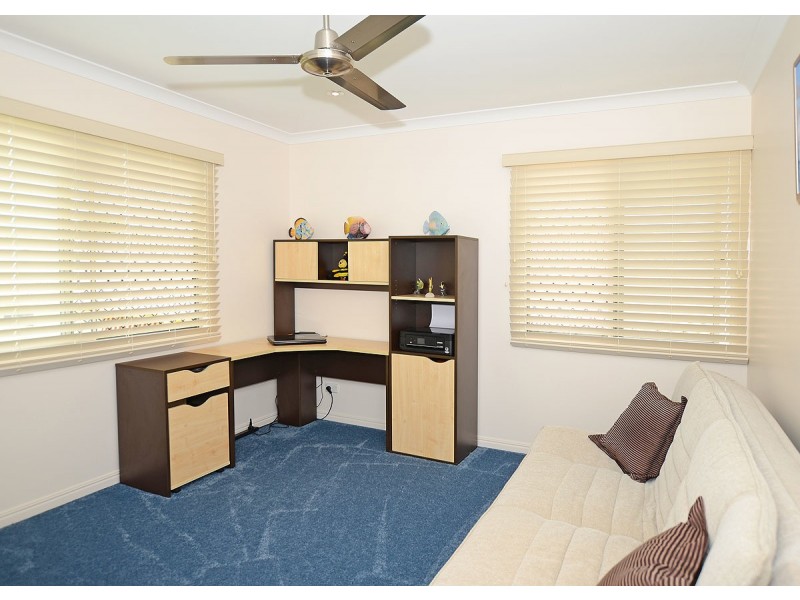 8 Dayman Street, Urangan QLD 4655