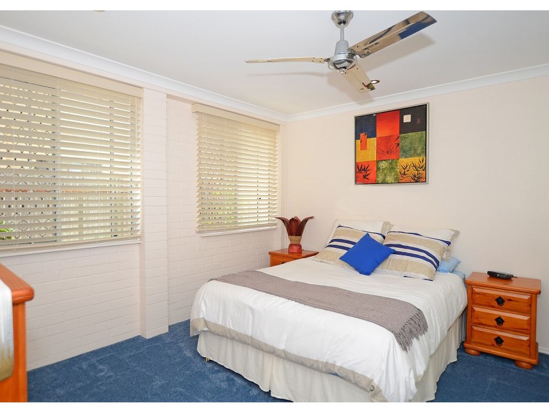 8 Dayman Street, Urangan QLD 4655