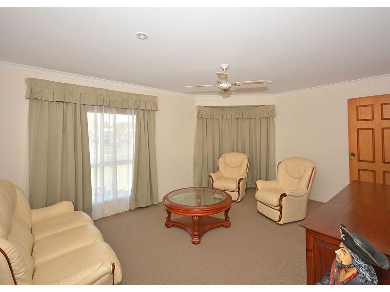 9 Limpus Street, Urangan QLD 4655