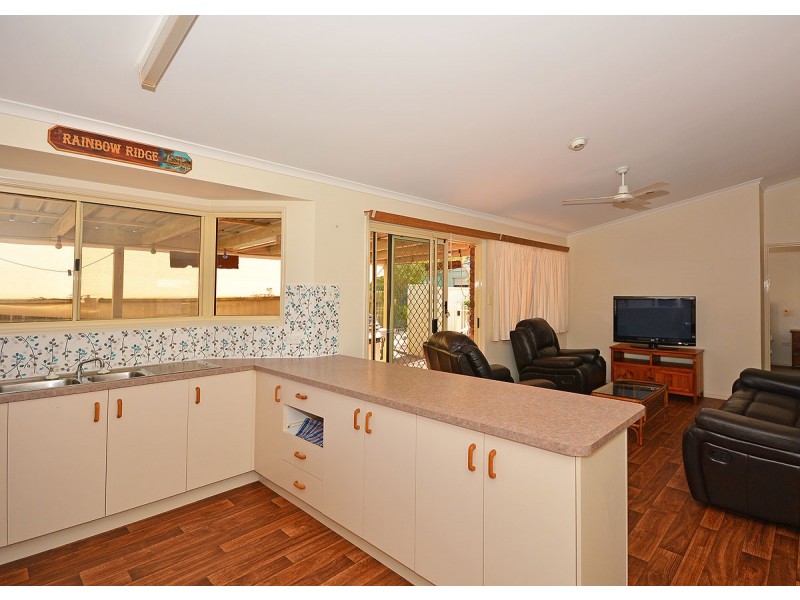 9 Limpus Street, Urangan QLD 4655