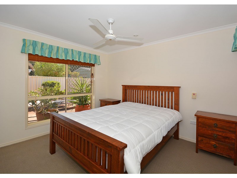 9 Limpus Street, Urangan QLD 4655