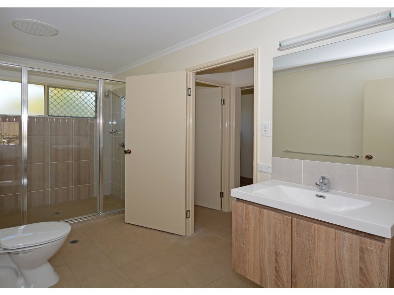 9 Limpus Street, Urangan QLD 4655