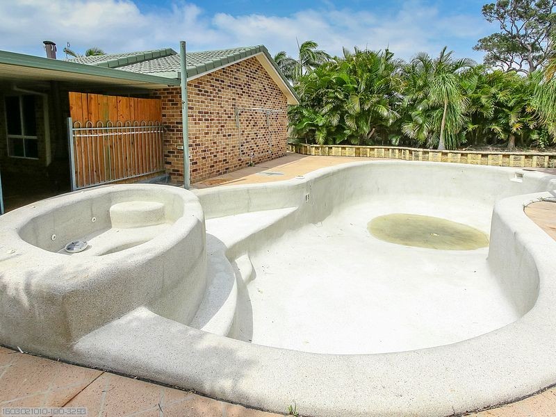 42 Aimee Drive, Urangan QLD 4655