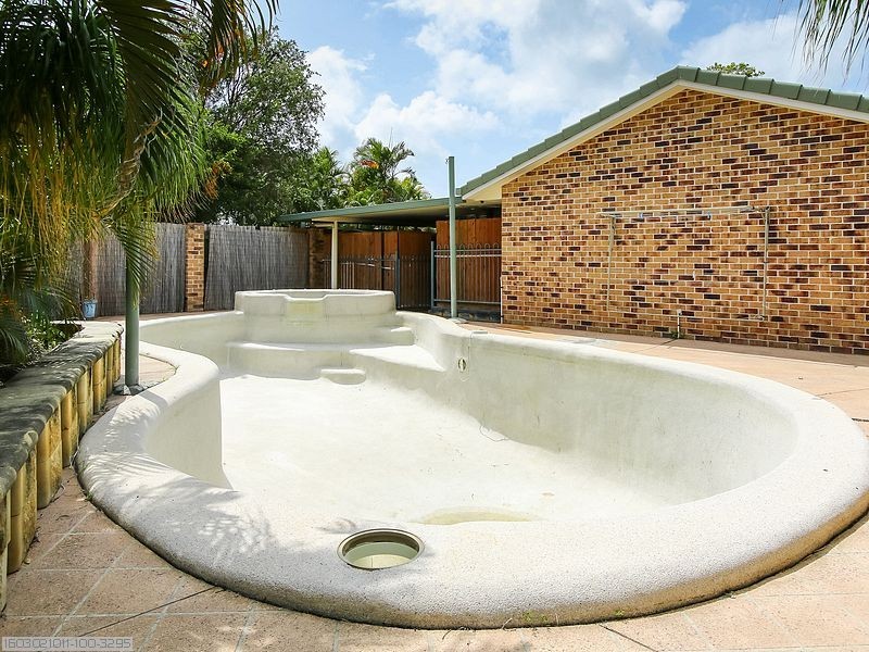 42 Aimee Drive, Urangan QLD 4655