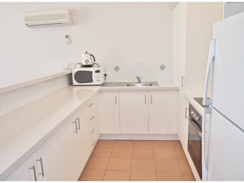 3/465 Esplanade, Torquay QLD 4655